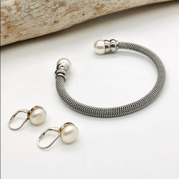 Vintage Silver Pearl Earrings & Mesh Cuff Bracelet 🤍 - Picture 8 of 10